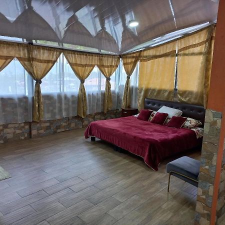 Hostal La Casa De Rodrigo Baeza Luaran gambar